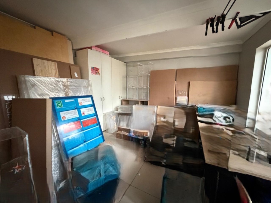 5 Bedroom Property for Sale in Lotus River Western Cape